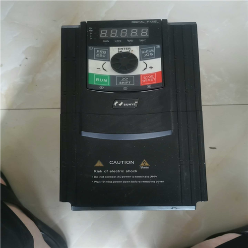 日业变频器：CM530H-B4T5R5GB/7R5PB-5.(崽崽配件）