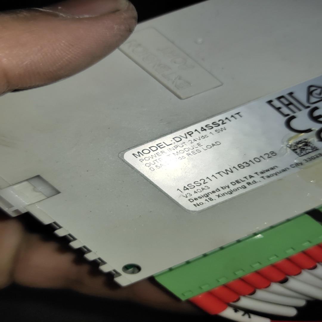 DVP-14SS2，4个，DVP-08SN，2个，DVP-1~议价