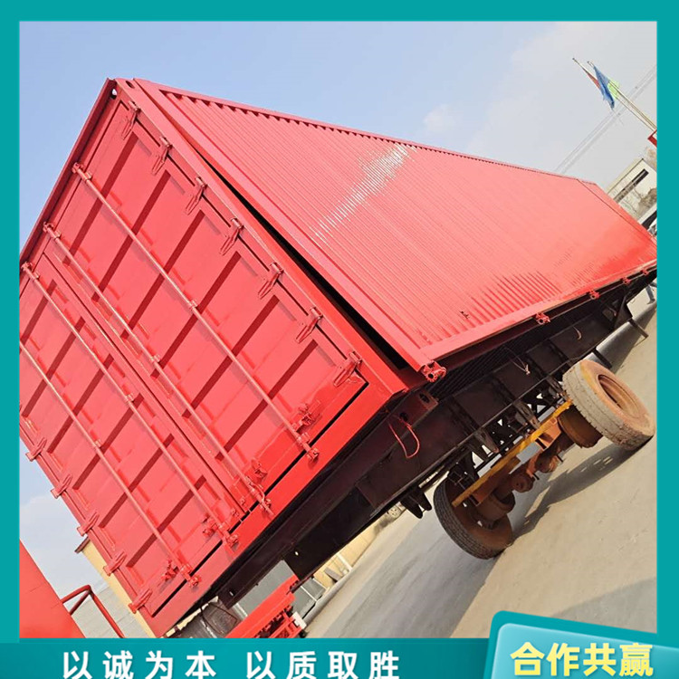 山东双展翼轻体15米集装箱运输