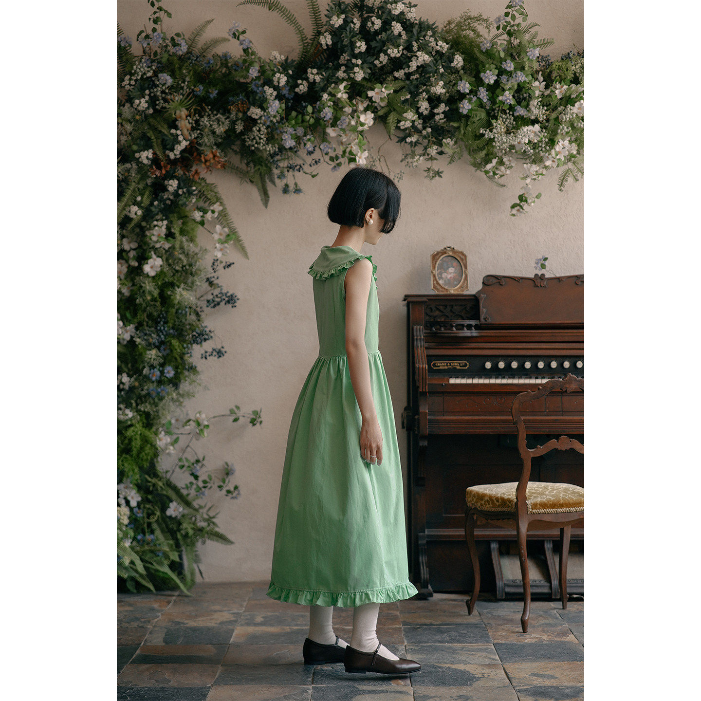 然而和风 木耳花边领薄荷绿洋装女2026夏季新款无袖V领束腰长裙