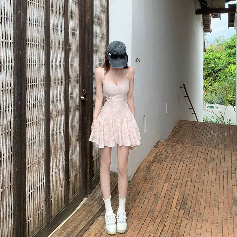法式纯欲吊带连衣裙 高腰修身A型短裙 2025夏季新款通勤风少女粉