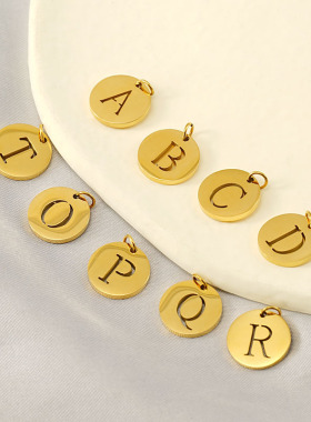 新款钛钢英文字母diy挂件欧美时尚不锈钢圆形镂空字母吊坠批发