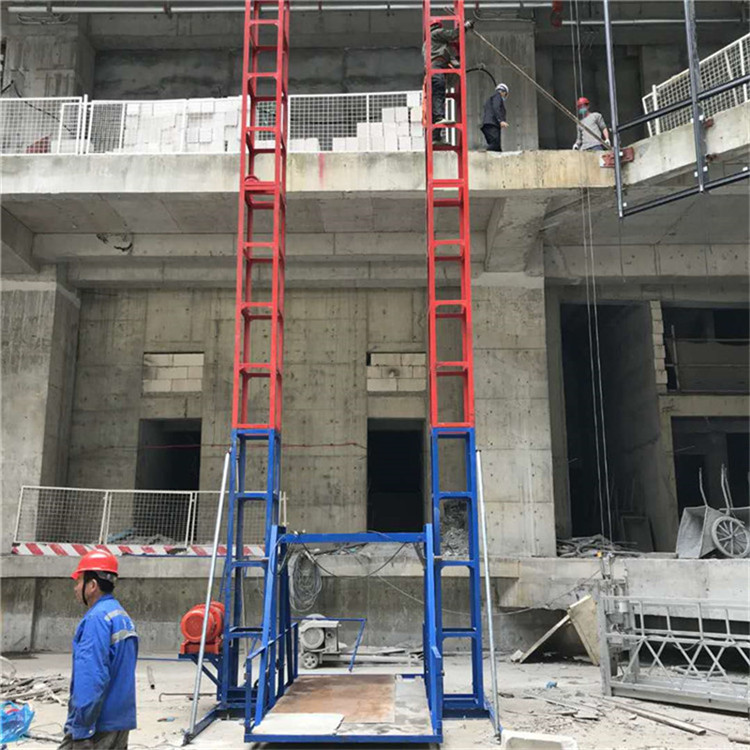 2021盖房装修用两根立柱一个吊笼施工升降机 建筑物料楼层运输