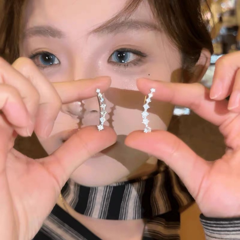 微镶一排式锆石耳环女2025新款爆款闪钻耳扣小众设计弧形耳钉耳饰