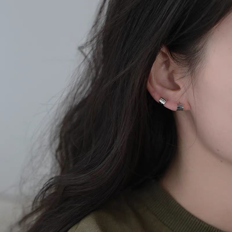 925银亮片曲面耳钉女新款小众设计潮酷个性ins复古港风气质耳饰