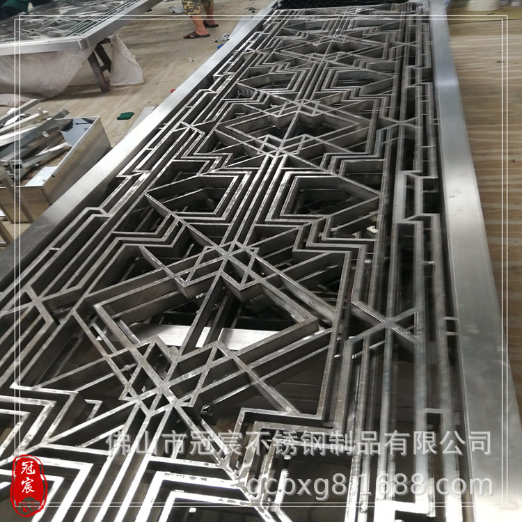 酒店大堂装饰不锈钢艺术山水画玻璃屏风隔断金属框架包边格栅