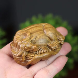速发雕檀木雕荷叶卧件手把件生肖牛文玩把玩牛男士随身绿刻木制工