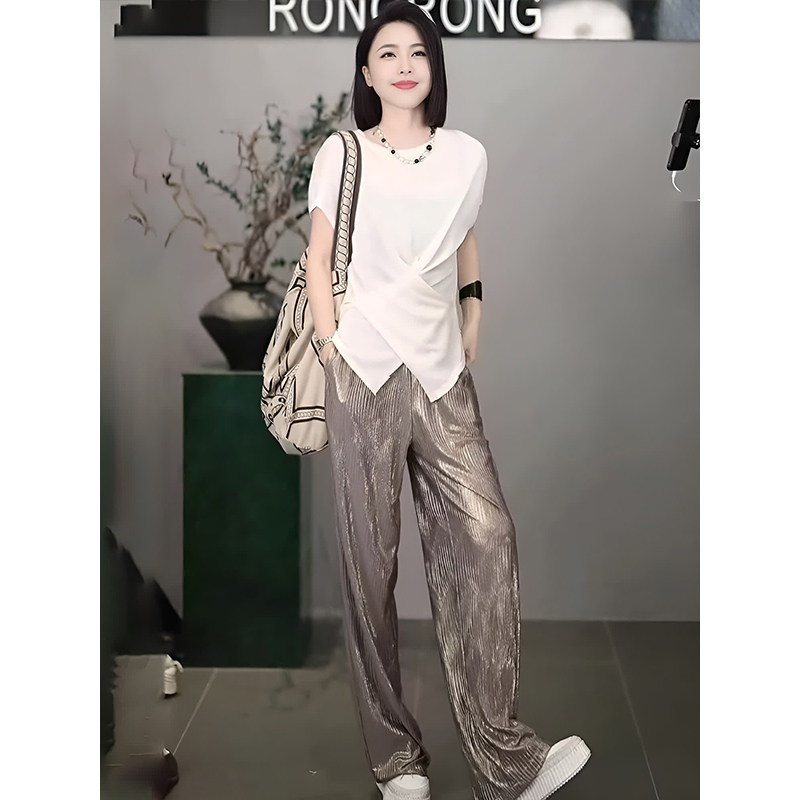 白色设计感小众纯色上衣黑色修身显瘦遮肉直筒休闲裤气质两件套装