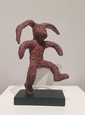 VUD现简约艺术卡兔通家软居装饰品样板房电视柜玄关代工艺品轻奢