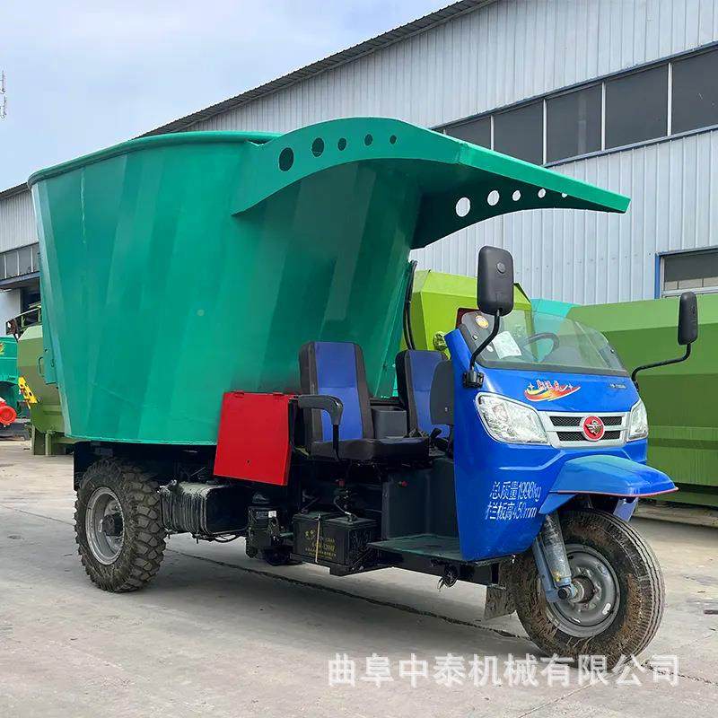 草养牛饲喂用电动喂料车料牧场用碎好撒KDB草车牧场用自走式场喂