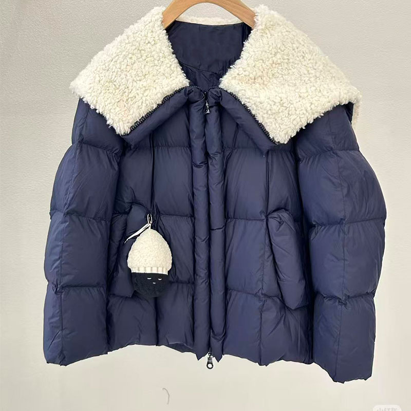 海军风翻领羊羔毛感羽绒服女