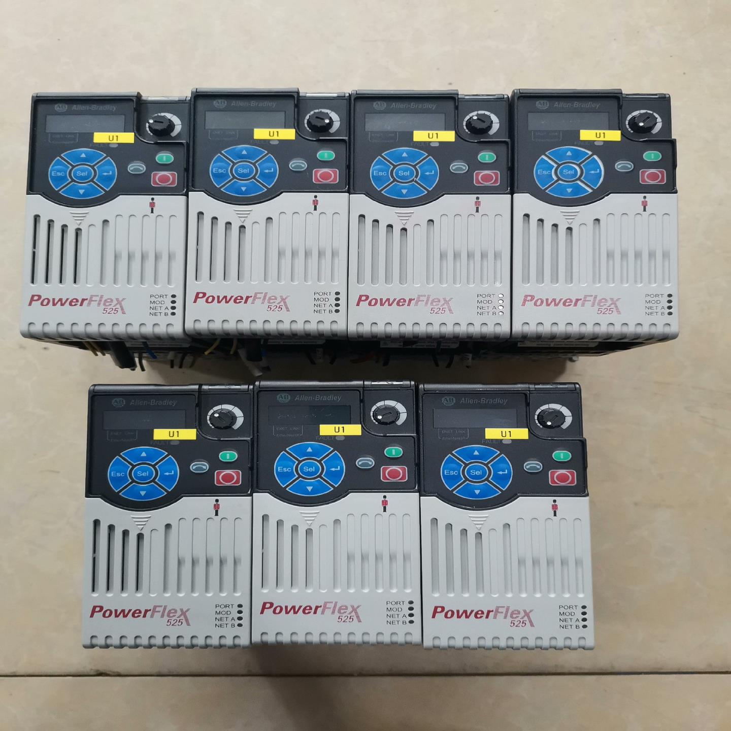 议~25B-A2P5N114拆机AB变频器0.4KW，无破损无划