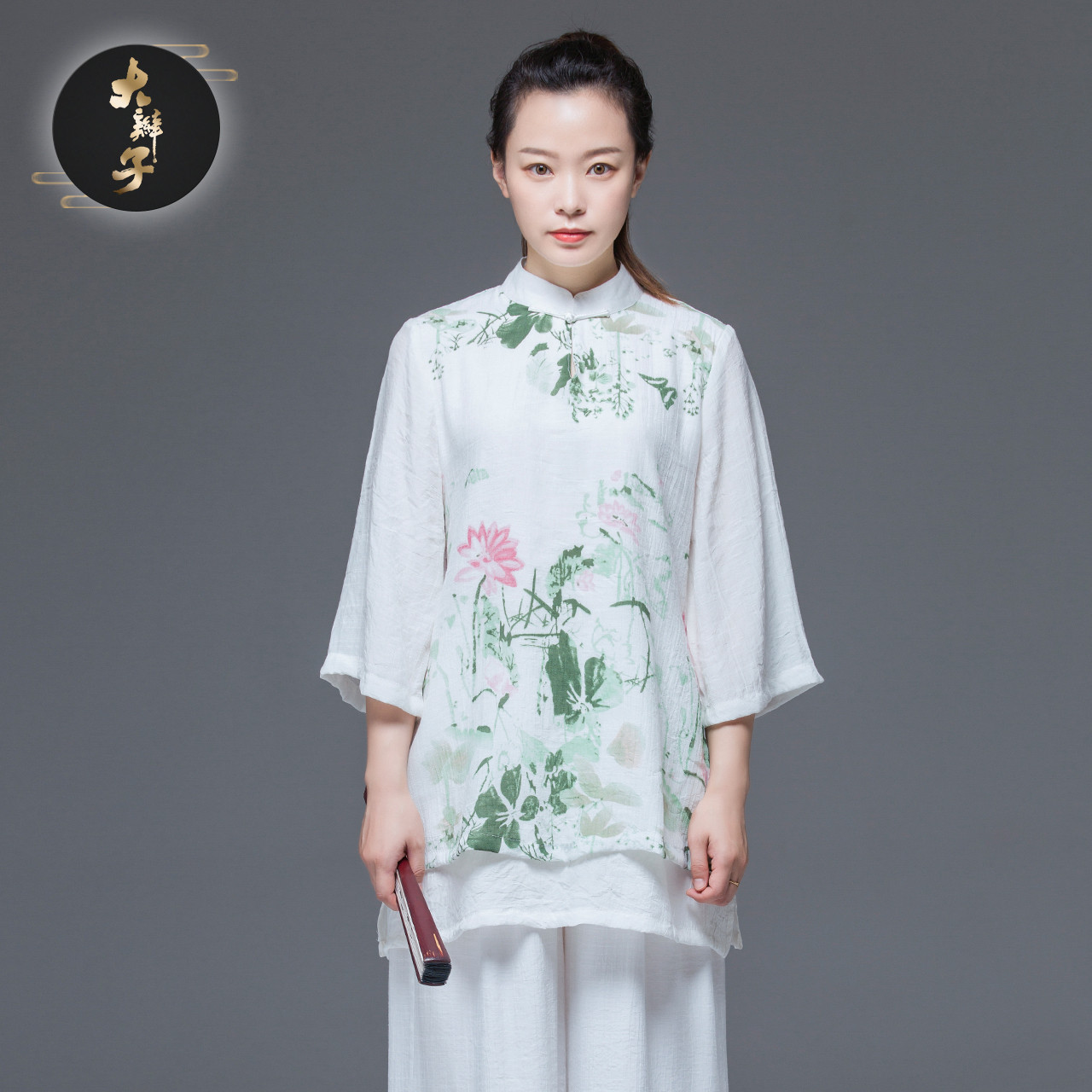 大辫子太极服新款夏季短袖上衣中国风修身飘逸太极拳表演服女披纱