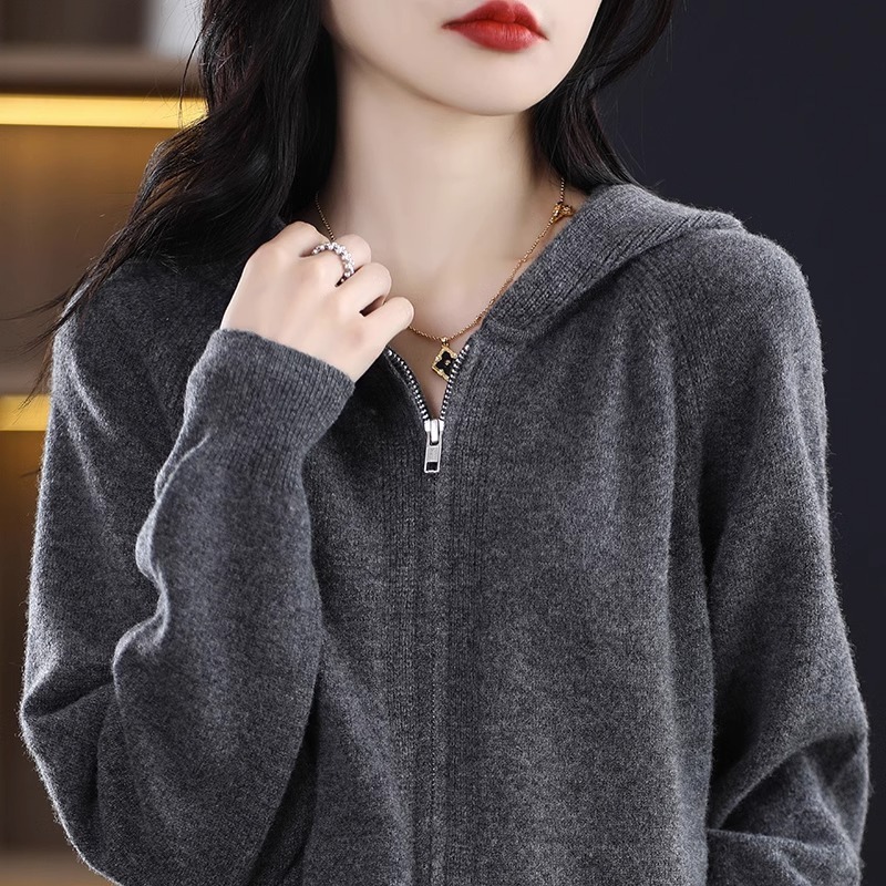 羊毛针织开衫女秋冬新款高级感休闲宽松双开拉链加厚连帽毛衣外套