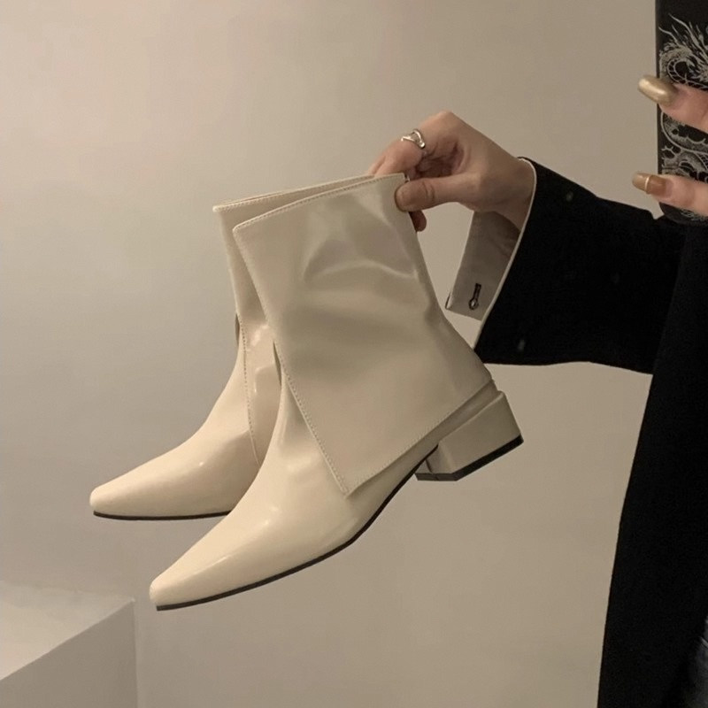 香港小众白色裤管靴女秋冬2025新款低跟短靴子尖头时尚百搭及踝靴