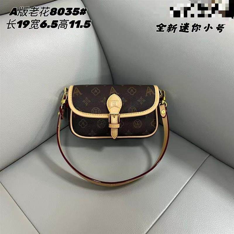 秋冬超火精致小包包女2024新款轻奢小众外出质感高级感斜挎手机包
