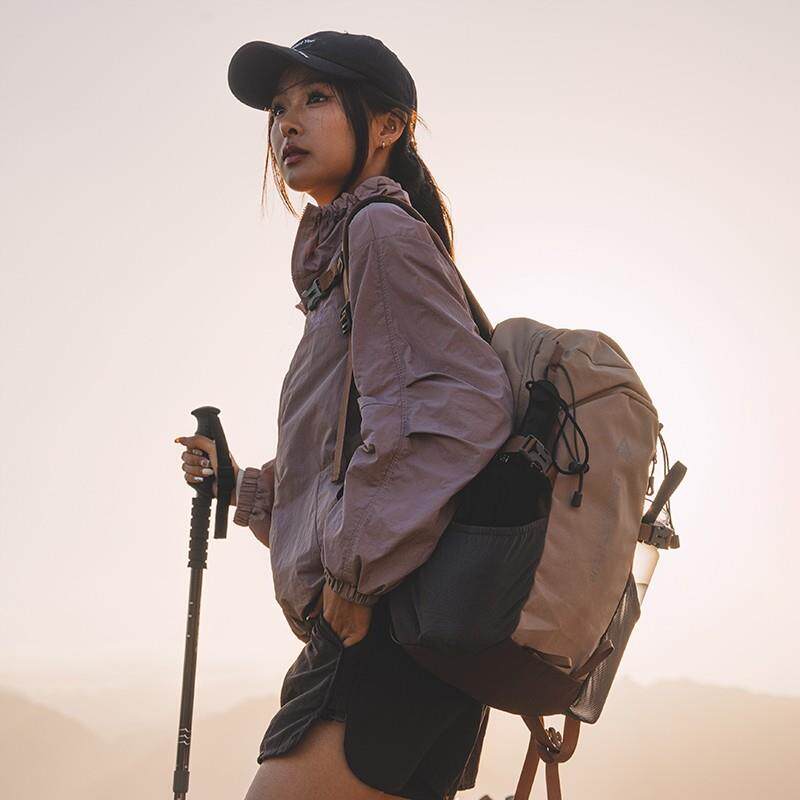 轻便户外运动登山包男女专业防水徒步旅游背包大容量双肩包书包男