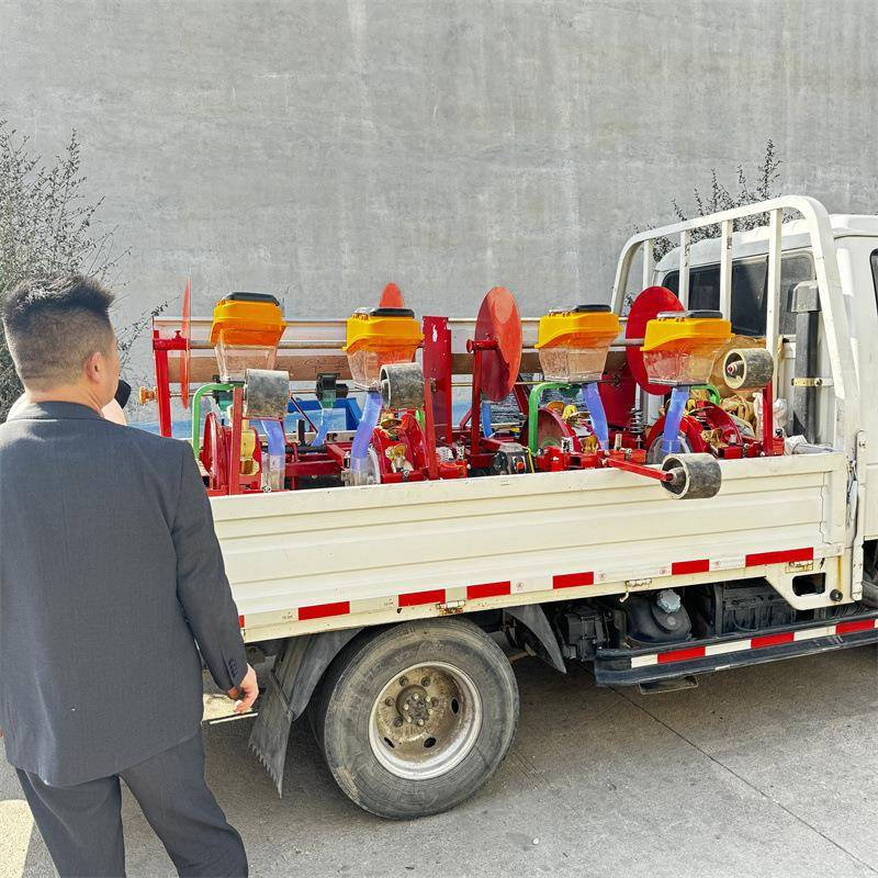 农用四轮车配套打孔点播机覆厂上直销膜TFK播种机施肥滴灌膜家一