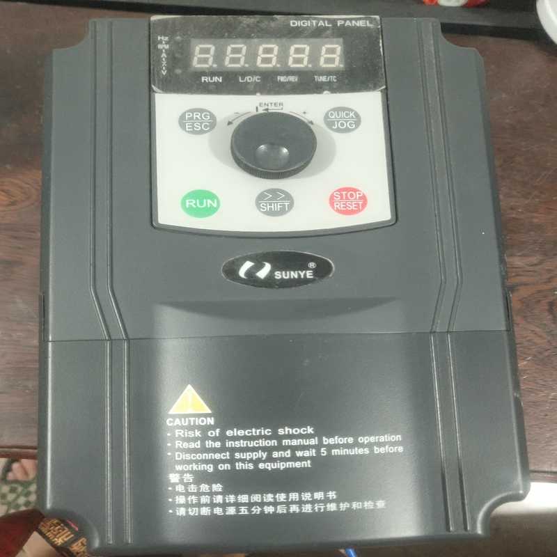 日业变频器CM530-A04T4R0G/5R5PB  重载（崽载电子）