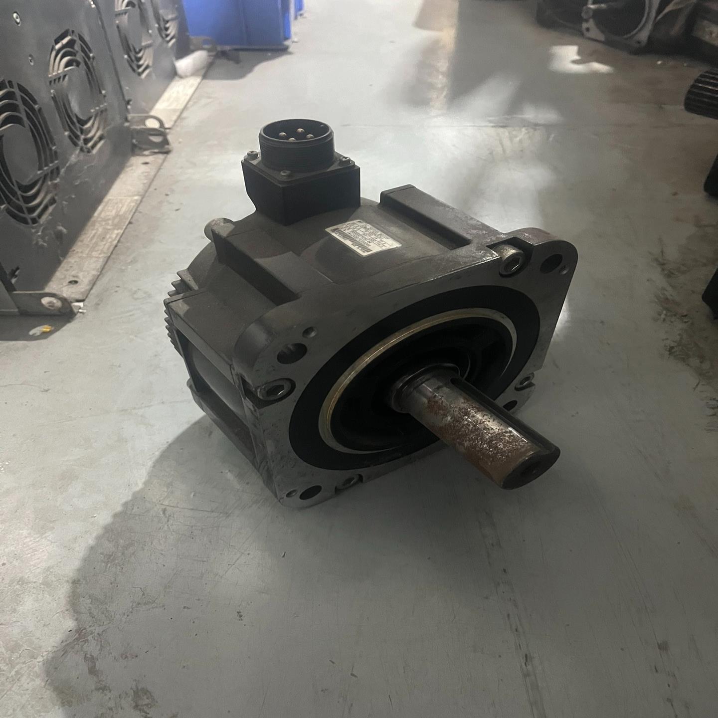 安川电机SGMGV-30ADC61实图拍漂亮(崽崽配件）