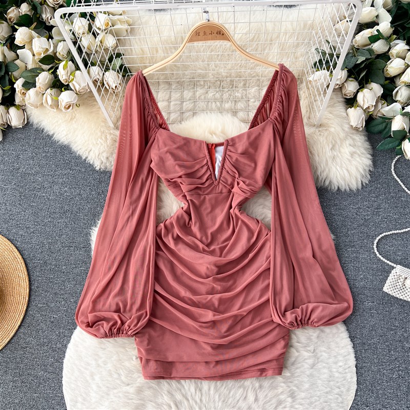 速发风裙感低胸露背长袖网纱连衣裙褶皱包紧臀身辣妹短性子