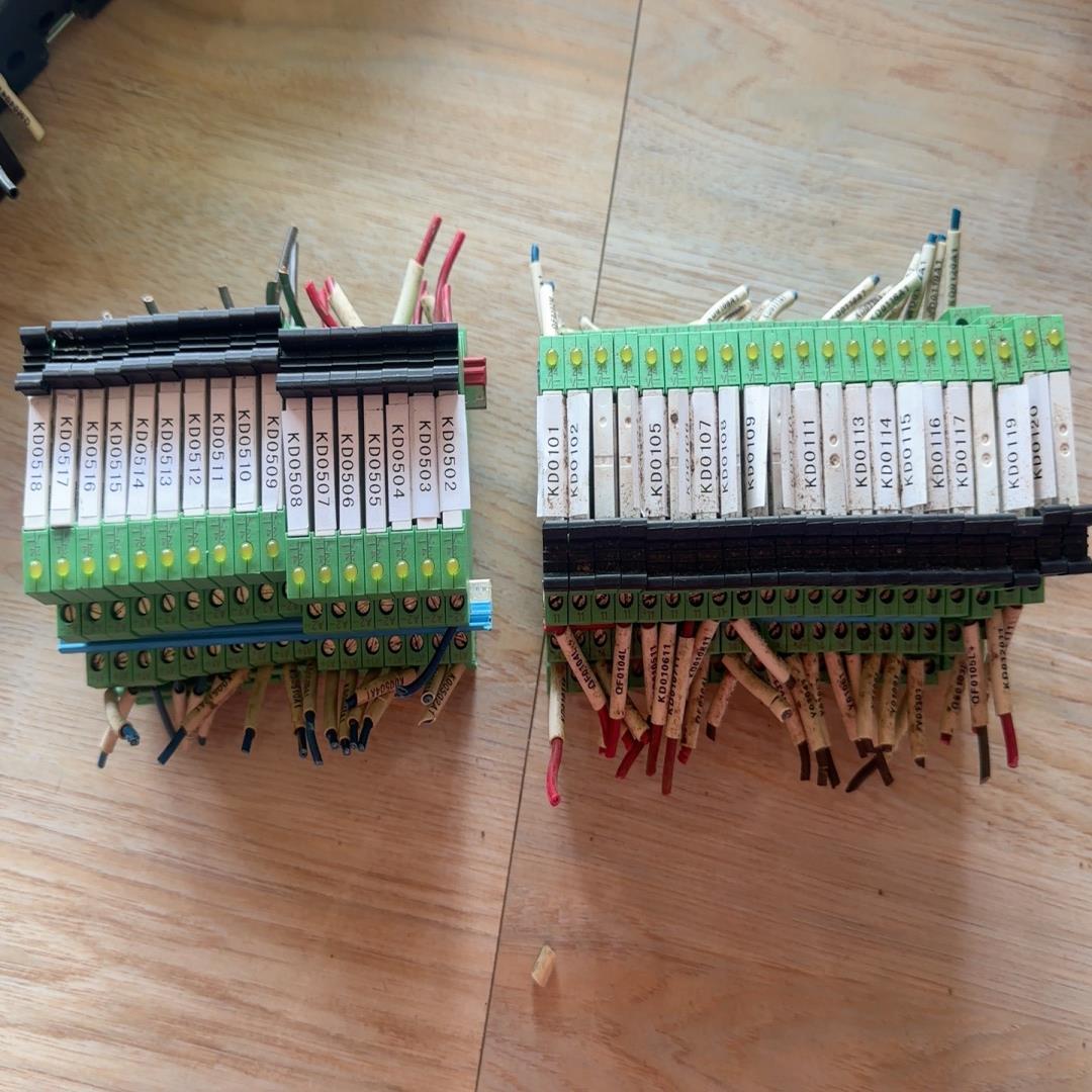 【顺庆】菲尼克斯继电器模块PLC-BSP-230UC/21继电器29【议价】