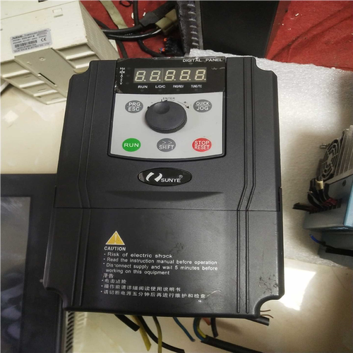 日业变频器，CM528一A4T2R2GB/4R0PB，，（憨憨电子）