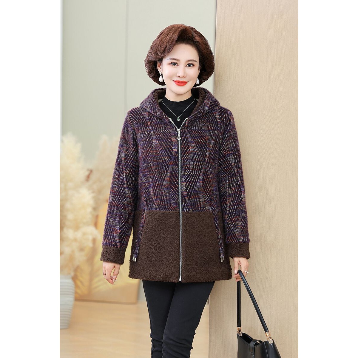 妈妈冬季棉衣外套加绒加厚棉服中老年妇女连帽高档洋气保暖棉袄女