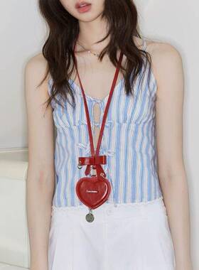 2025爱心耳机包原创小众包包挂件钥匙扣时髦配饰挂饰~