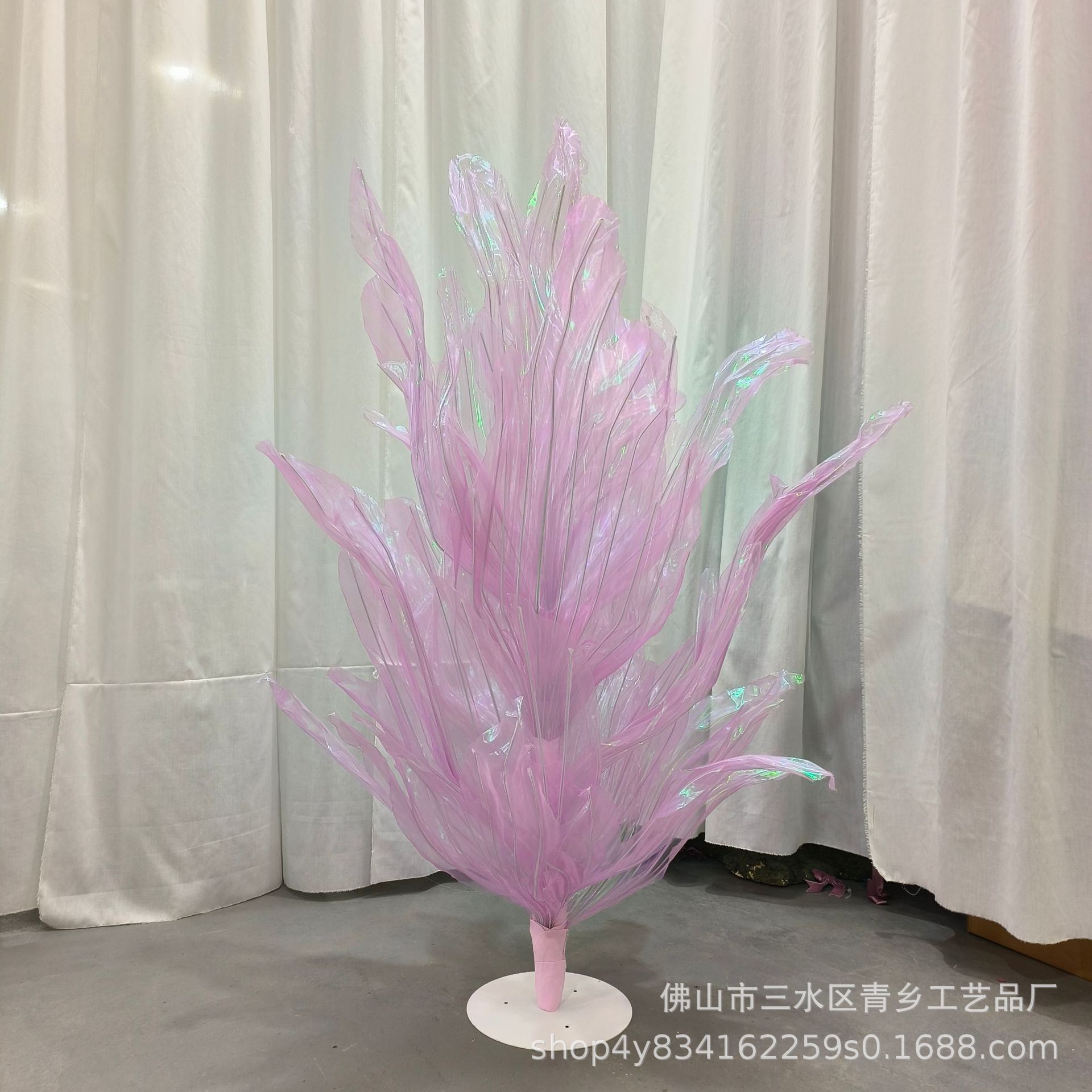 巨型婚庆褶皱纱艺桌摆花拍照