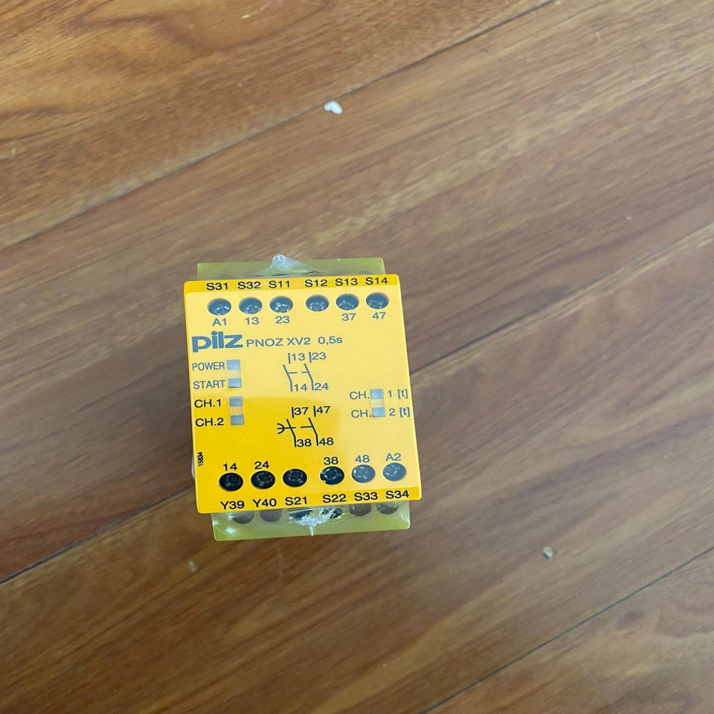 议~PILZ PNOZ XV2 774504全新原装正品安全继电