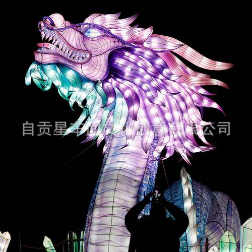 蛇年灯会生肖龙灯新年中国风自贡灯会100米长龙吐烟的龙灯