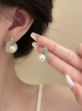 合金耳饰一生钟爱火焰珍珠耳钉高级感轻奢珠珠耳环气质小众设计