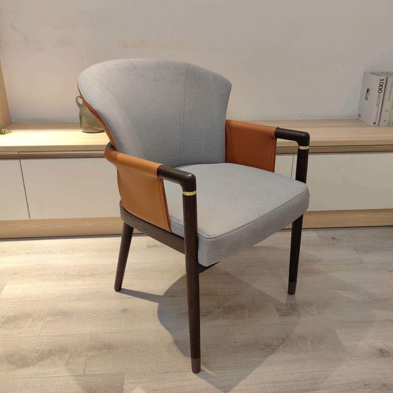 北欧实木餐椅家用意式极简真皮椅子简约现代创意软包高级椅设计师