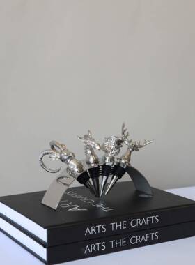 现代轻奢酒柜红金属酒塞面动物创意摆件GT-G011桌酒店餐厅装饰板