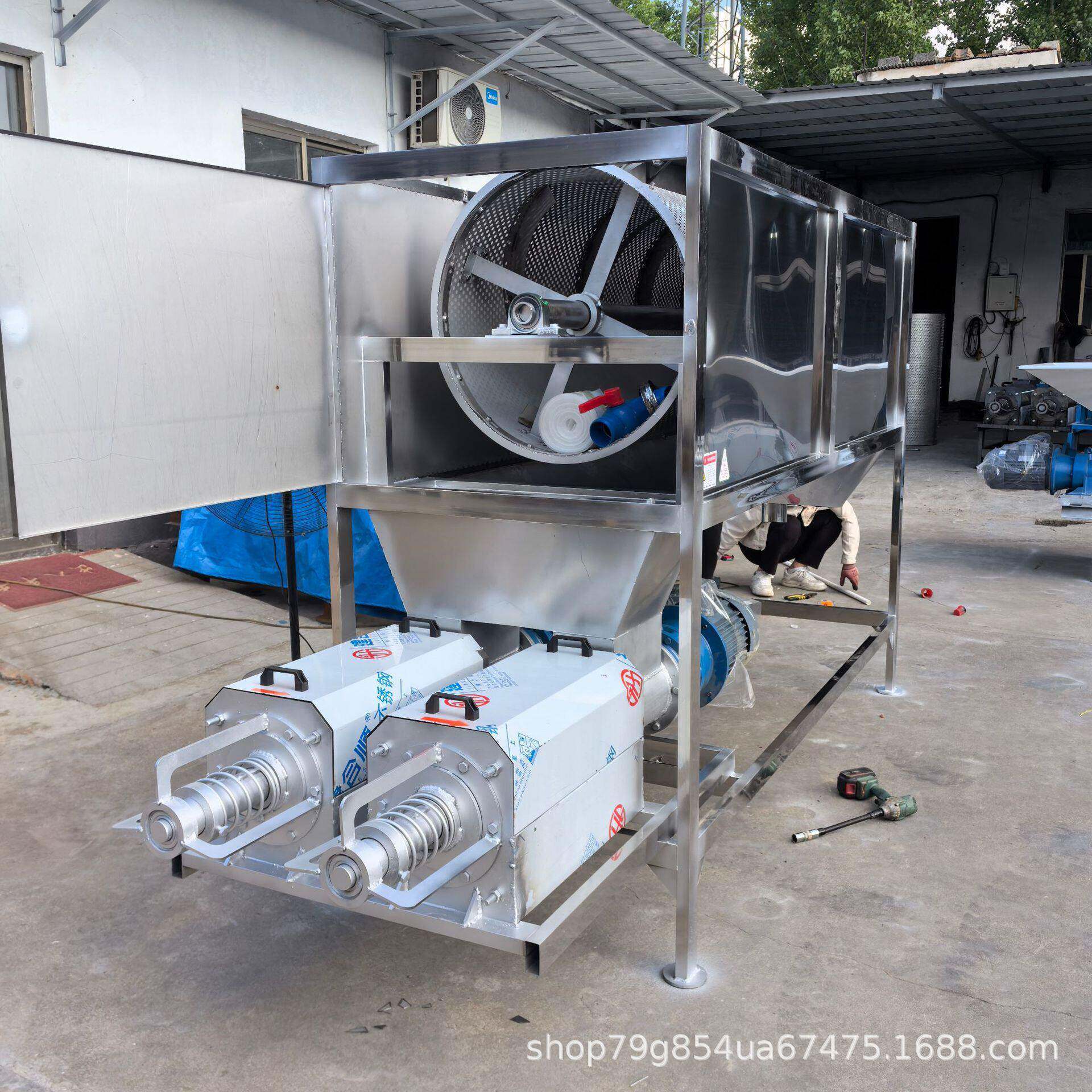 水冲猪粪干湿分离机猪粪牛粪螺旋挤压脱水机酒糟豆渣干湿分离机