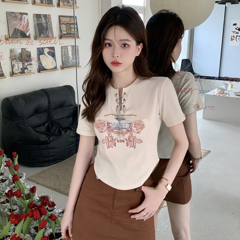 速发大码甜辣妹复古美式T恤短计感小条链v领设款上衣夏