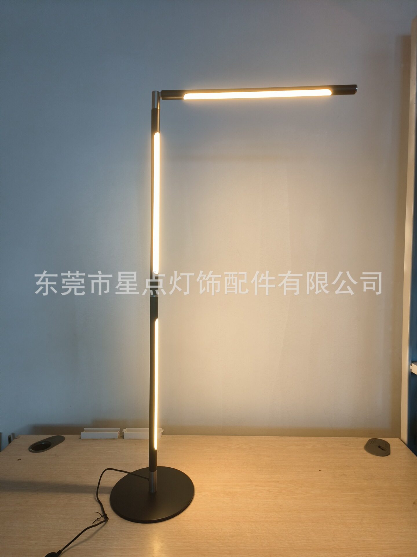 LED三段360°旋转灯管落地灯