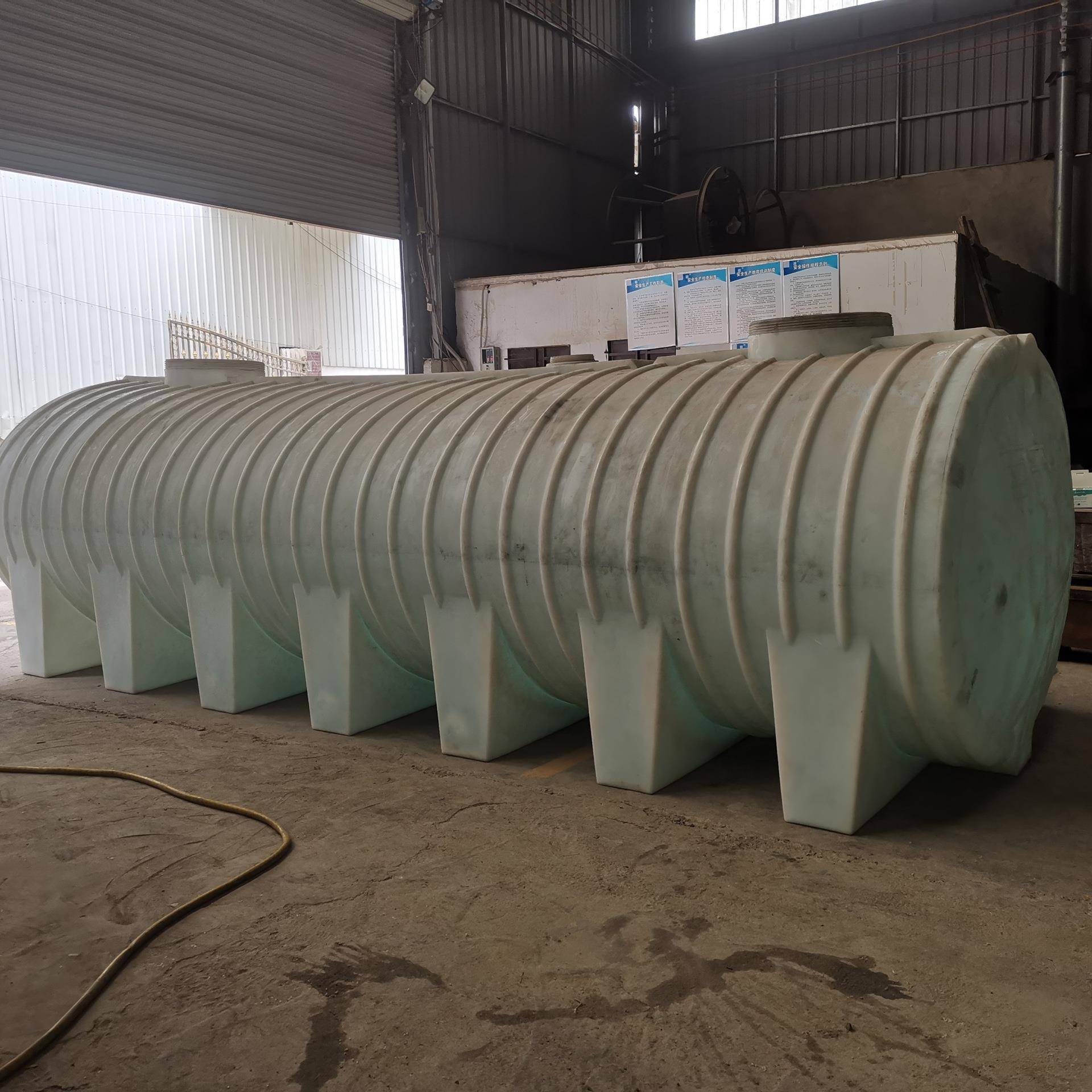 玉林20吨卧式PE塑料桶,15吨长方形塑料水塔水箱,10吨四方运输罐