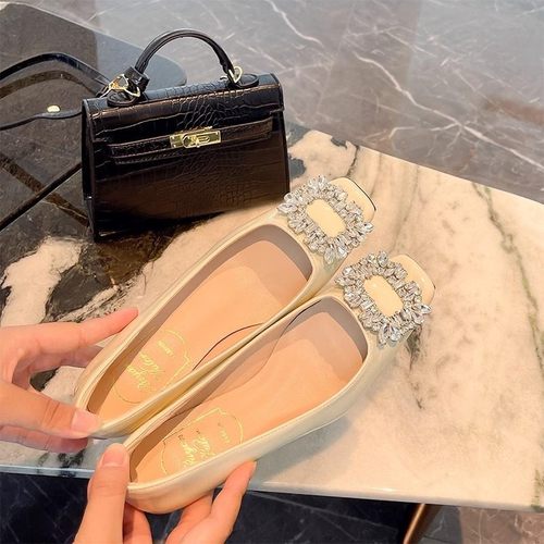 香港rv tep2024秋季法式方头水钻方扣单鞋女粗跟中跟浅口漆皮婚鞋