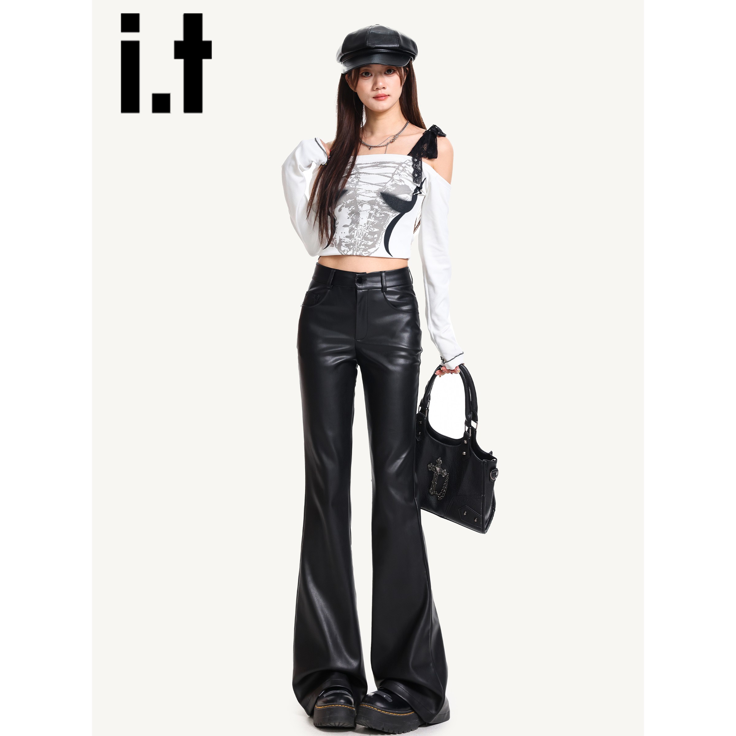 it:CHOCOOLATE黑色微喇叭休闲裤女2025新款秋冬高腰修身PU皮裤子