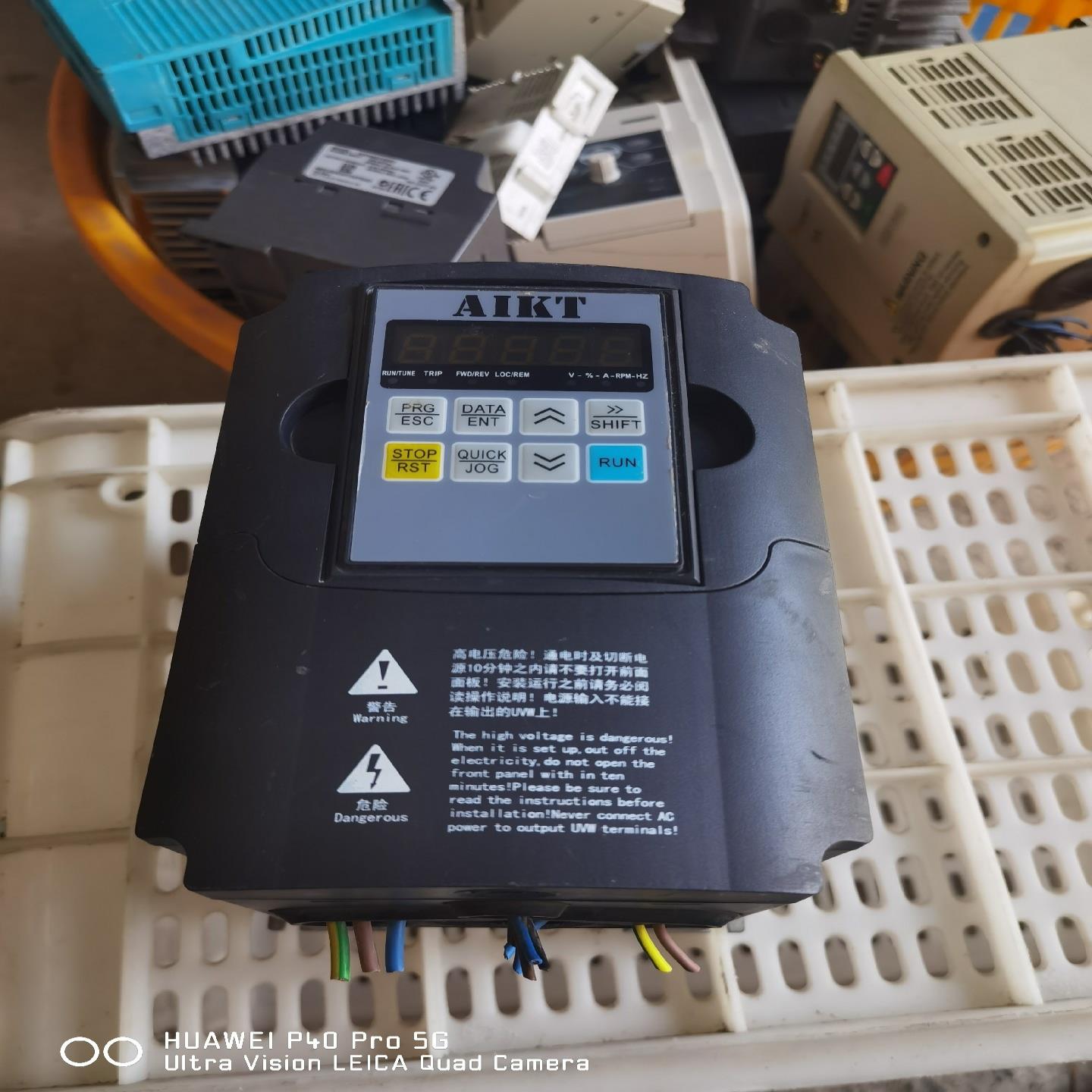 变频器AkT6000-2R2G-4-1010A实物图2.2K(崽崽配件）
