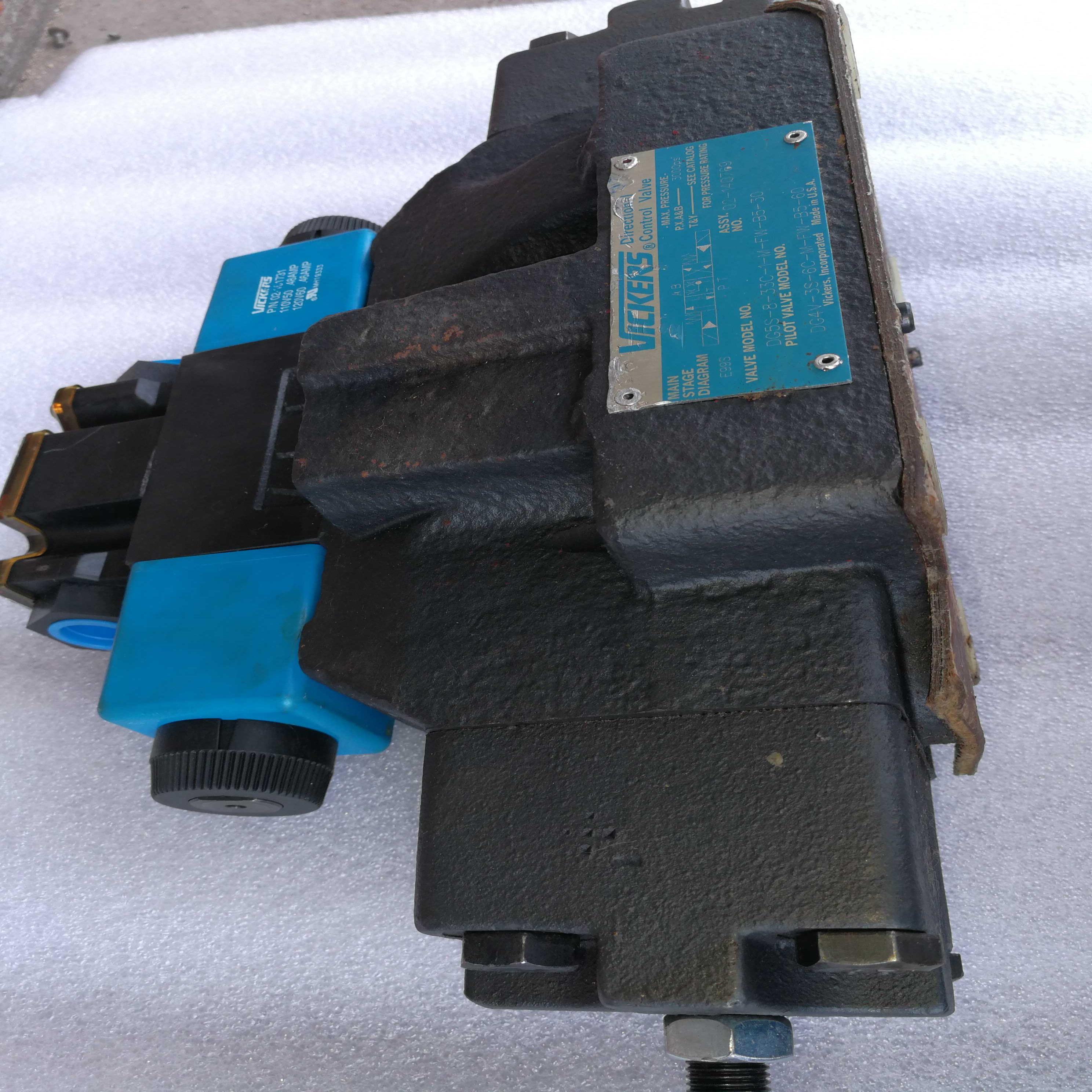 DG5S-8-33C-1-M-FW-B5-30加 DG4V-3S-6C-M-FW-B5-60液压换向阀