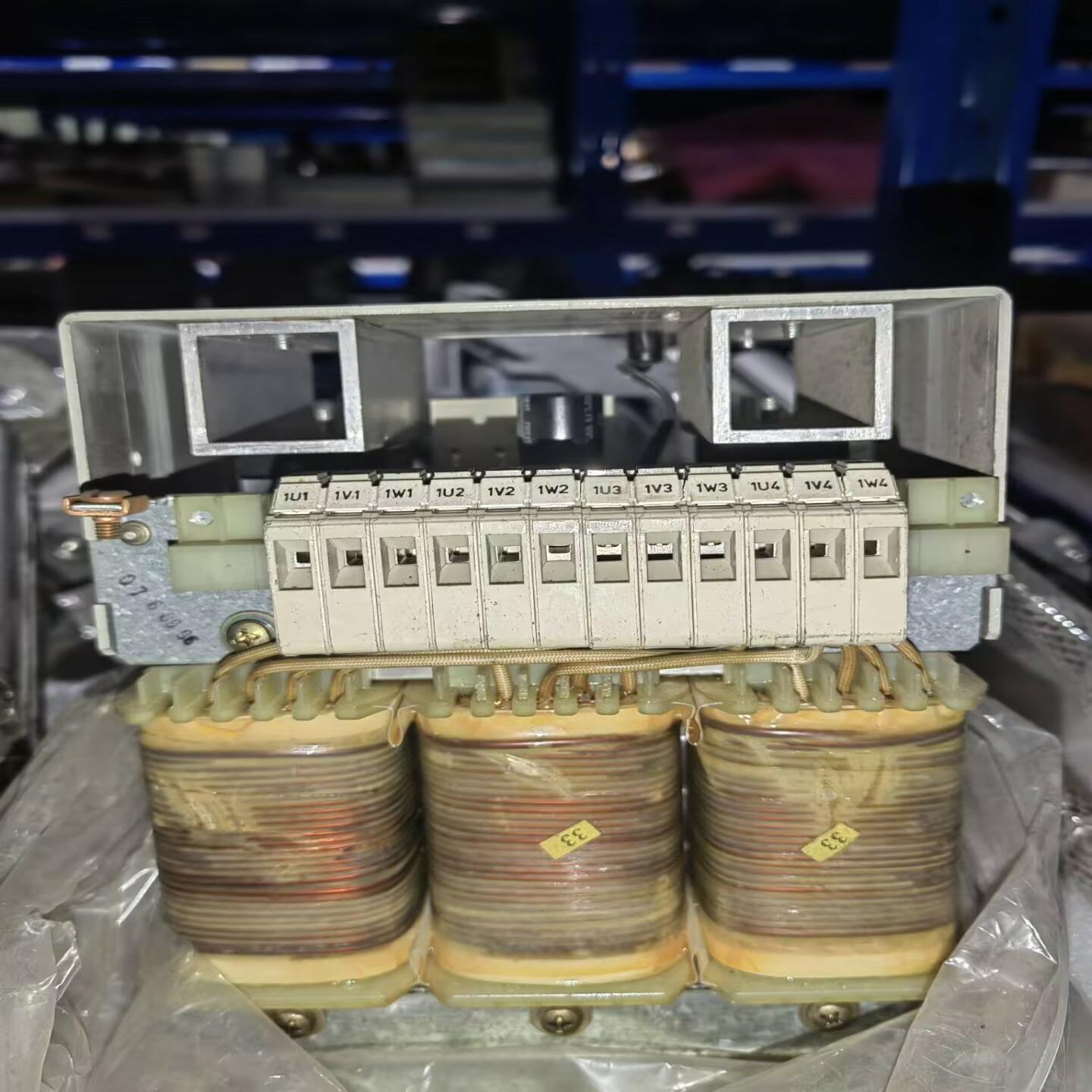 4AV3000-2AB供电电源 件  议价  看上(崽崽配件）