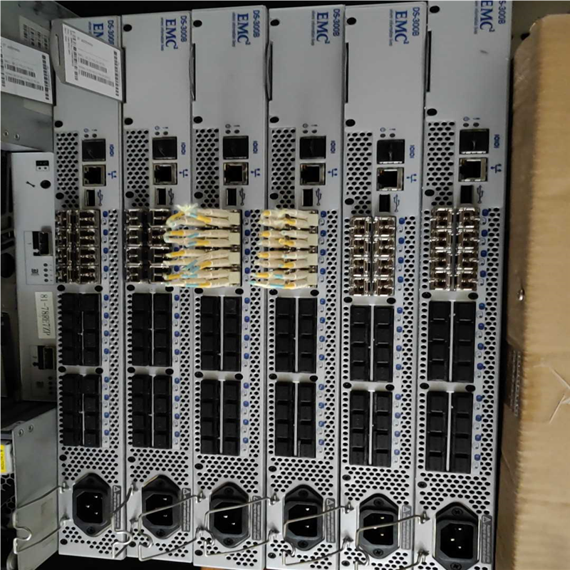EMC DS-300B 8口激活带8个模块8G（基数电子）
