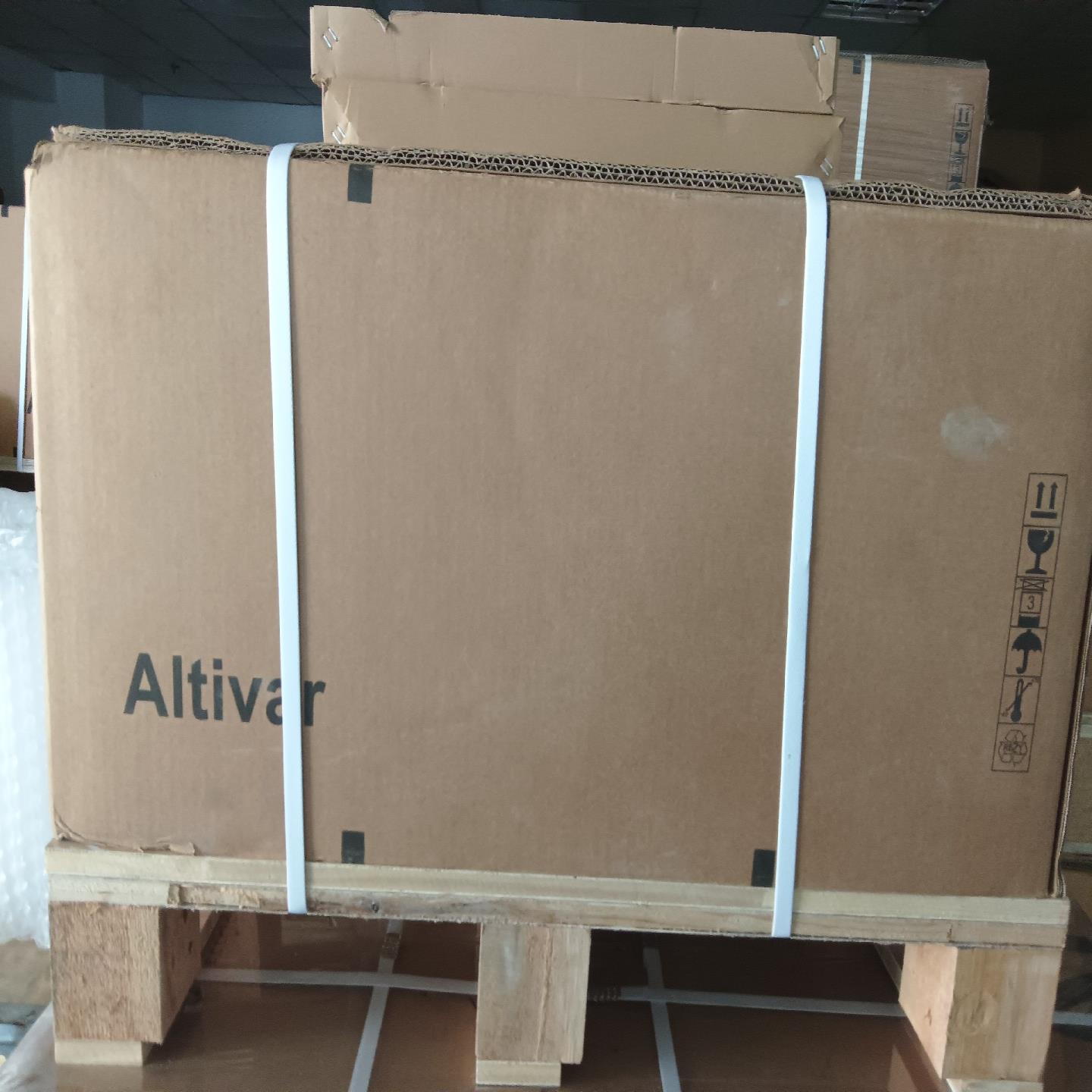 议~ATV71HU30N4Z    全新原装正品