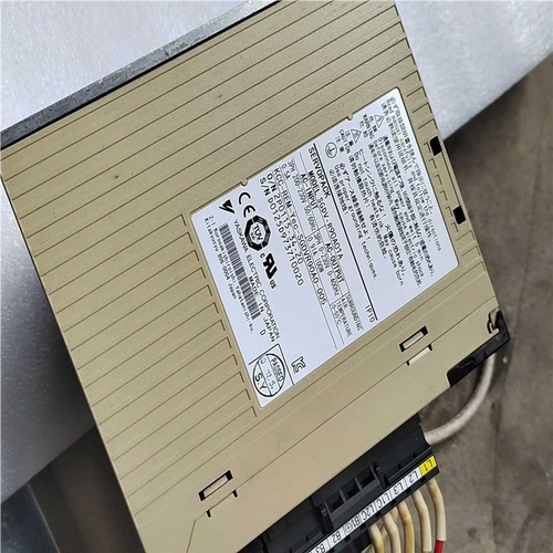 安川 SGDV-R90A01A伺服驱动器100W，~议价