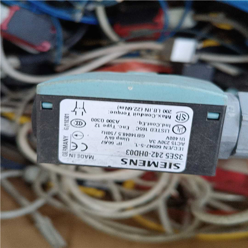 德国西门子SIEMENS，型号3SE5242-0HD03（德议价