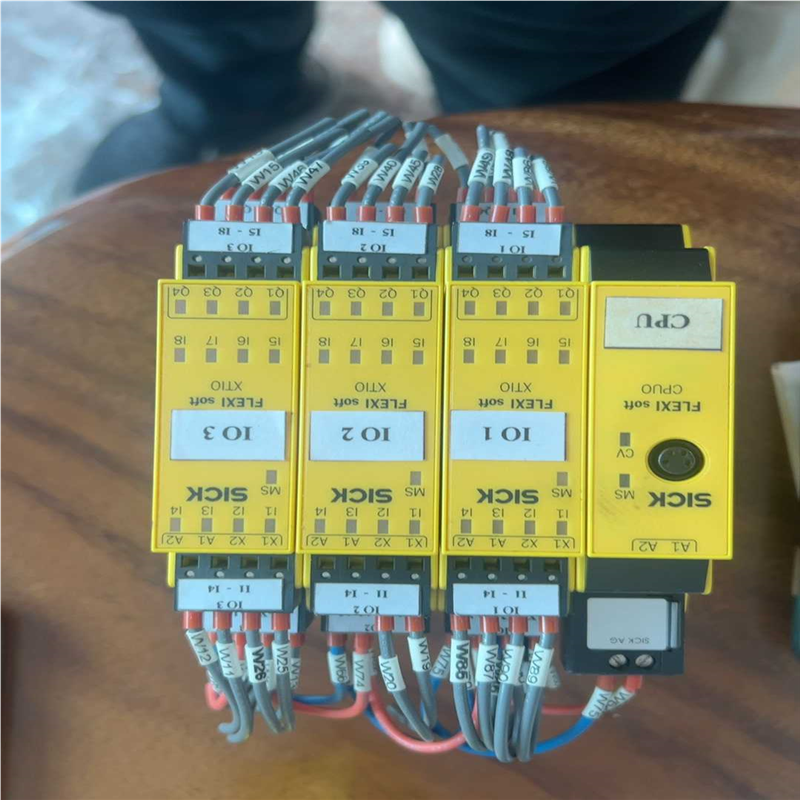 西克安全继电器FX3-CPU000000还有模块FX3-XT(崽崽配件）