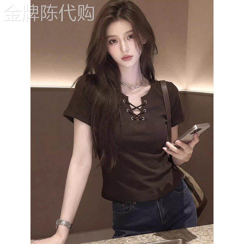 棕色V领正肩短袖t恤女士2026新款夏季美式辣妹修身绑带设计感上衣
